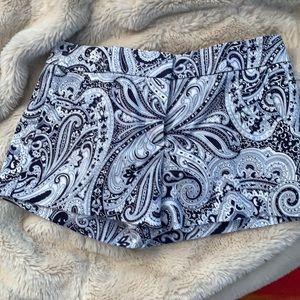 Trina Turk size 4 black & white paisley shorts